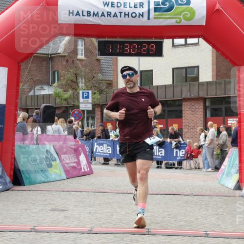 10.05.2026 - 8. Wedeler Halbmarathon Yannick Fuchs http://msf.ph/oto/9714481 10.05.2026 11:30:27 Ziel 345, 752 meine-sportfotos.de