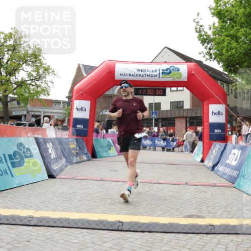 10.05.2026 - 8. Wedeler Halbmarathon Yannick Fuchs http://msf.ph/oto/9714490 10.05.2026 11:30:28 Ziel 294, 345, 752 meine-sportfotos.de