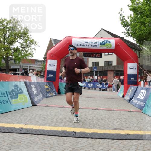 10.05.2026 - 8. Wedeler Halbmarathon Yannick Fuchs http://msf.ph/oto/9714492 10.05.2026 11:30:28 Ziel 294, 345, 752 meine-sportfotos.de