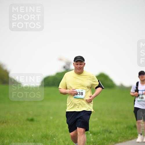 10.05.2026 - 8. Wedeler Halbmarathon Dr. Thomas Lammeyer http://msf.ph/oto/9714494 10.05.2026 12:20:38 Laufen 638 meine-sportfotos.de