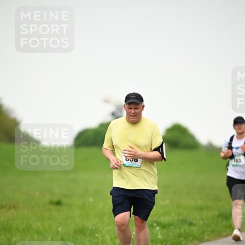 10.05.2026 - 8. Wedeler Halbmarathon Dr. Thomas Lammeyer http://msf.ph/oto/9714497 10.05.2026 12:20:38 Laufen 000 meine-sportfotos.de