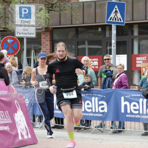 10.05.2026 - 8. Wedeler Halbmarathon Yannick Fuchs http://msf.ph/oto/9714498 10.05.2026 11:30:30 Ziel 294, 345, 626, 752 meine-sportfotos.de