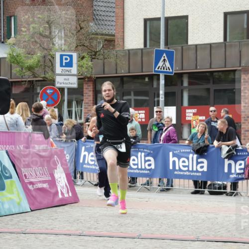 10.05.2026 - 8. Wedeler Halbmarathon Yannick Fuchs http://msf.ph/oto/9714507 10.05.2026 11:30:31 Ziel 294, 626, 752 meine-sportfotos.de
