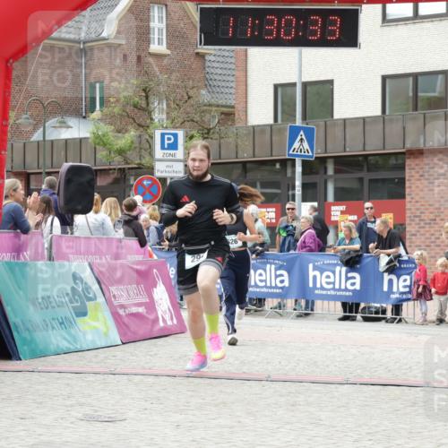 10.05.2026 - 8. Wedeler Halbmarathon Yannick Fuchs http://msf.ph/oto/9714518 10.05.2026 11:30:32 Ziel 294, 626, 752 meine-sportfotos.de