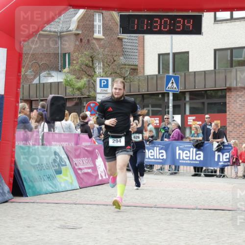 10.05.2026 - 8. Wedeler Halbmarathon Yannick Fuchs http://msf.ph/oto/9714521 10.05.2026 11:30:32 Ziel 294, 626, 752 meine-sportfotos.de