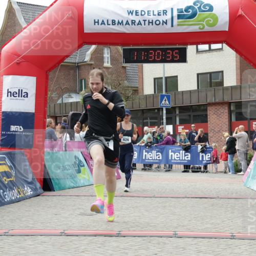 10.05.2026 - 8. Wedeler Halbmarathon Yannick Fuchs http://msf.ph/oto/9714536 10.05.2026 11:30:33 Ziel 294, 626 meine-sportfotos.de