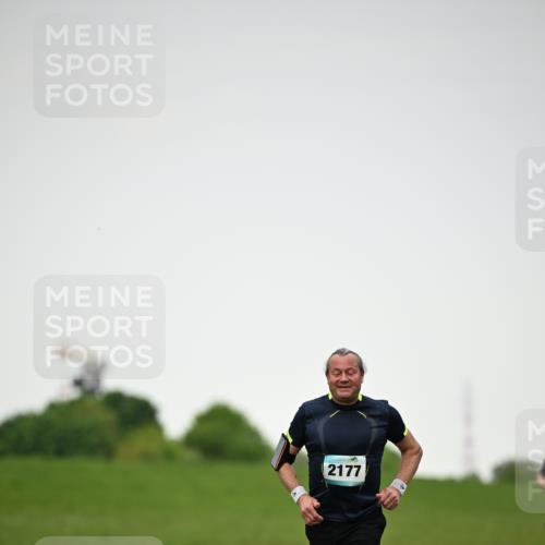 10.05.2026 - 8. Wedeler Halbmarathon Dr. Thomas Lammeyer http://msf.ph/oto/9714553 10.05.2026 12:21:31 Laufen 2177 meine-sportfotos.de