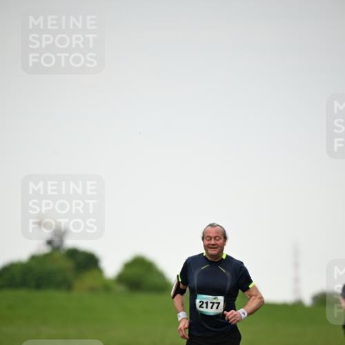 10.05.2026 - 8. Wedeler Halbmarathon Dr. Thomas Lammeyer http://msf.ph/oto/9714555 10.05.2026 12:21:31 Laufen 2177 meine-sportfotos.de