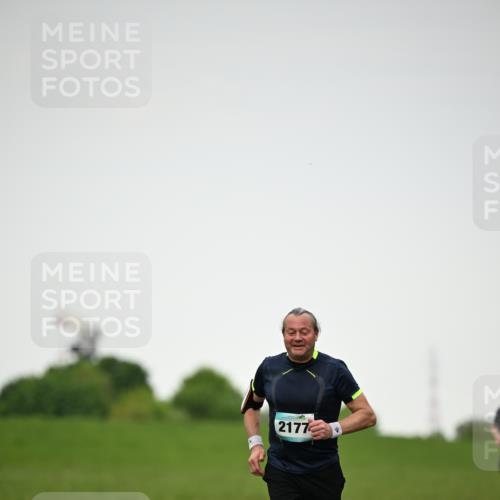 10.05.2026 - 8. Wedeler Halbmarathon Dr. Thomas Lammeyer http://msf.ph/oto/9714556 10.05.2026 12:21:31 Laufen 2177 meine-sportfotos.de