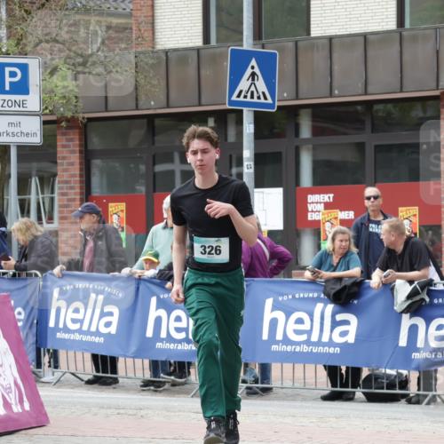 10.05.2026 - 8. Wedeler Halbmarathon Yannick Fuchs http://msf.ph/oto/9714557 10.05.2026 11:30:36 Ziel 294, 326, 626 meine-sportfotos.de