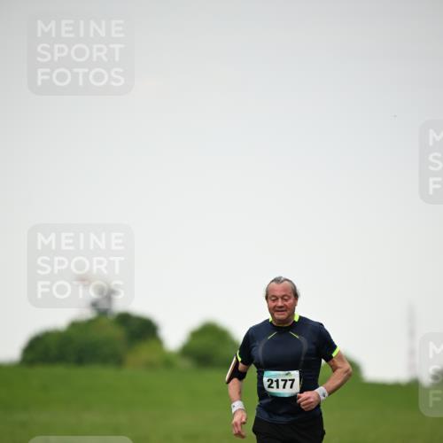 10.05.2026 - 8. Wedeler Halbmarathon Dr. Thomas Lammeyer http://msf.ph/oto/9714558 10.05.2026 12:21:31 Laufen 2177 meine-sportfotos.de