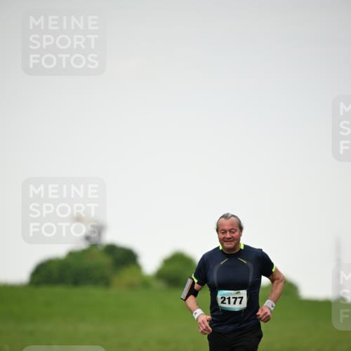 10.05.2026 - 8. Wedeler Halbmarathon Dr. Thomas Lammeyer http://msf.ph/oto/9714559 10.05.2026 12:21:31 Laufen 2177 meine-sportfotos.de