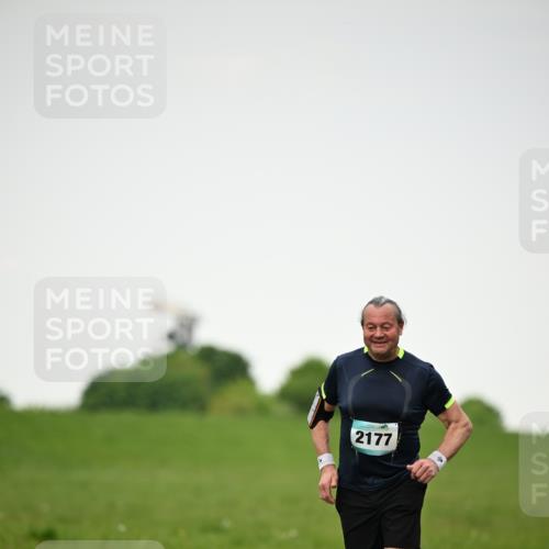 10.05.2026 - 8. Wedeler Halbmarathon Dr. Thomas Lammeyer http://msf.ph/oto/9714561 10.05.2026 12:21:31 Laufen 2177 meine-sportfotos.de