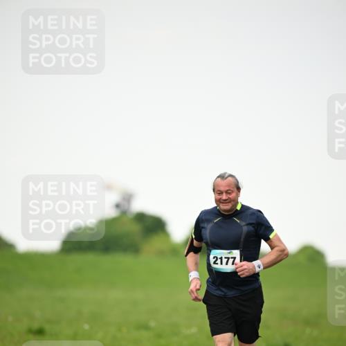 10.05.2026 - 8. Wedeler Halbmarathon Dr. Thomas Lammeyer http://msf.ph/oto/9714563 10.05.2026 12:21:32 Laufen 2177 meine-sportfotos.de