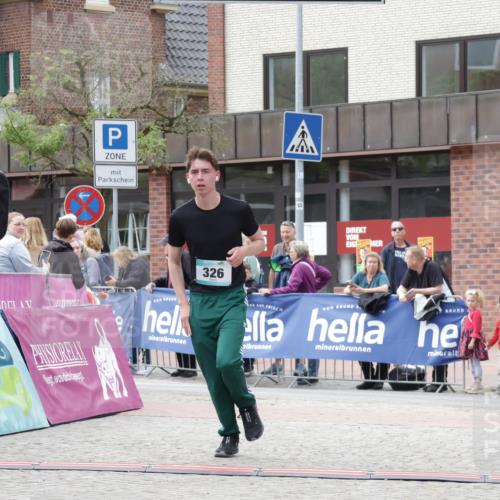 10.05.2026 - 8. Wedeler Halbmarathon Yannick Fuchs http://msf.ph/oto/9714567 10.05.2026 11:30:37 Ziel 294, 326, 626 meine-sportfotos.de
