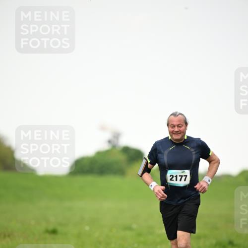 10.05.2026 - 8. Wedeler Halbmarathon Dr. Thomas Lammeyer http://msf.ph/oto/9714568 10.05.2026 12:21:32 Laufen 2177 meine-sportfotos.de