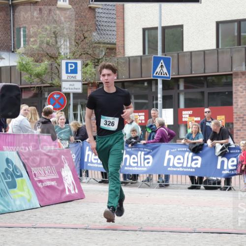 10.05.2026 - 8. Wedeler Halbmarathon Yannick Fuchs http://msf.ph/oto/9714570 10.05.2026 11:30:38 Ziel 294, 326, 626, 777 meine-sportfotos.de