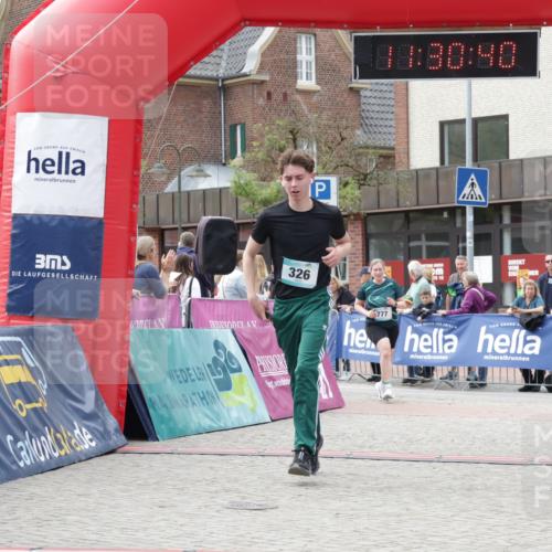 10.05.2026 - 8. Wedeler Halbmarathon Yannick Fuchs http://msf.ph/oto/9714572 10.05.2026 11:30:38 Ziel 294, 326, 626, 777 meine-sportfotos.de
