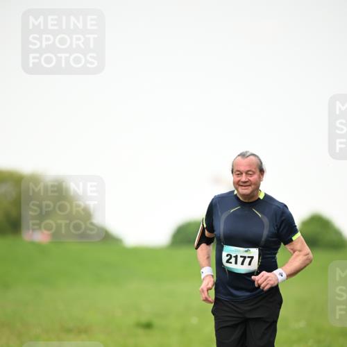 10.05.2026 - 8. Wedeler Halbmarathon Dr. Thomas Lammeyer http://msf.ph/oto/9714574 10.05.2026 12:21:33 Laufen 2177 meine-sportfotos.de