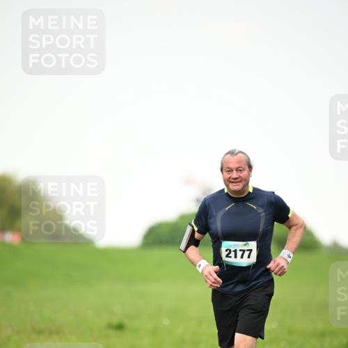 10.05.2026 - 8. Wedeler Halbmarathon Dr. Thomas Lammeyer http://msf.ph/oto/9714576 10.05.2026 12:21:33 Laufen 2177 meine-sportfotos.de
