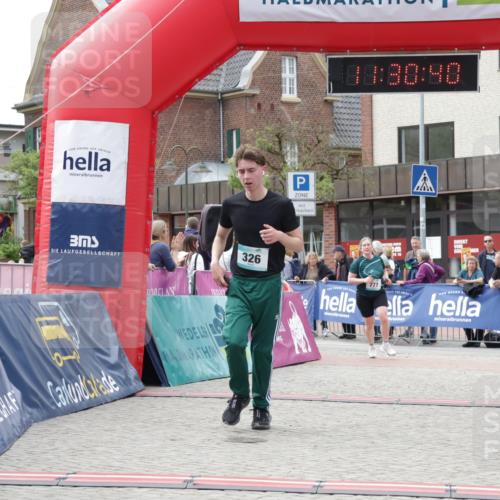 10.05.2026 - 8. Wedeler Halbmarathon Yannick Fuchs http://msf.ph/oto/9714578 10.05.2026 11:30:39 Ziel 326, 341, 626, 777 meine-sportfotos.de