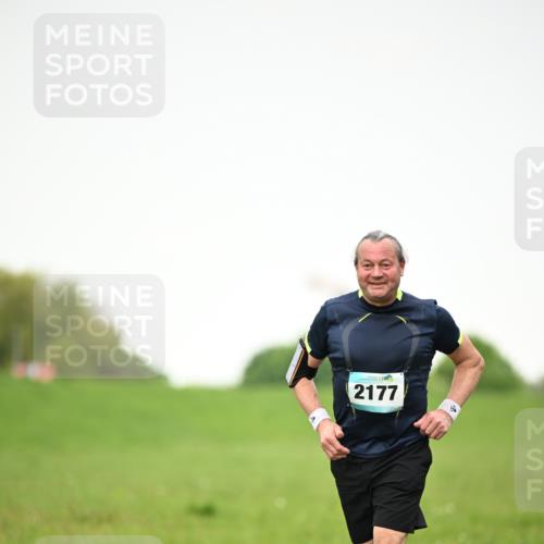 10.05.2026 - 8. Wedeler Halbmarathon Dr. Thomas Lammeyer http://msf.ph/oto/9714579 10.05.2026 12:21:33 Laufen 2177 meine-sportfotos.de