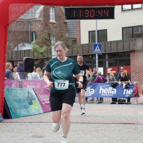 10.05.2026 - 8. Wedeler Halbmarathon Yannick Fuchs http://msf.ph/oto/9714610 10.05.2026 11:30:42 Ziel 326, 341, 777, 2007 meine-sportfotos.de