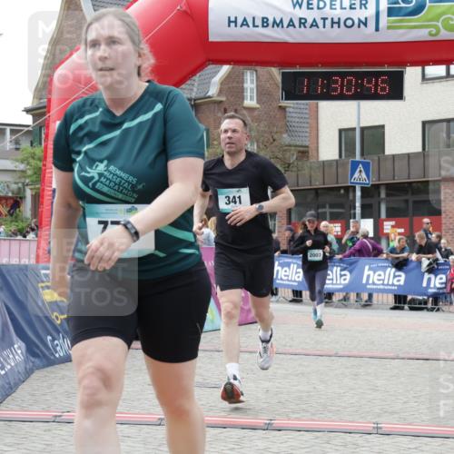 10.05.2026 - 8. Wedeler Halbmarathon Yannick Fuchs http://msf.ph/oto/9714623 10.05.2026 11:30:44 Ziel 326, 341, 777, 2007 meine-sportfotos.de