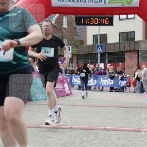 10.05.2026 - 8. Wedeler Halbmarathon Yannick Fuchs http://msf.ph/oto/9714628 10.05.2026 11:30:45 Ziel 341, 777, 2007 meine-sportfotos.de
