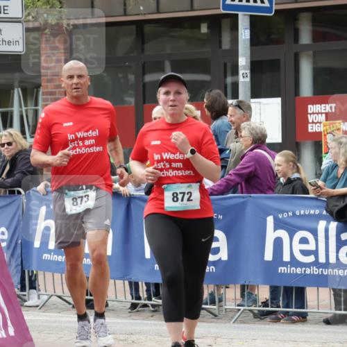 10.05.2026 - 8. Wedeler Halbmarathon Yannick Fuchs http://msf.ph/oto/9714664 10.05.2026 11:30:56 Ziel 872, 873 meine-sportfotos.de
