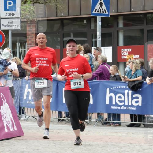 10.05.2026 - 8. Wedeler Halbmarathon Yannick Fuchs http://msf.ph/oto/9714667 10.05.2026 11:30:57 Ziel 872, 873 meine-sportfotos.de
