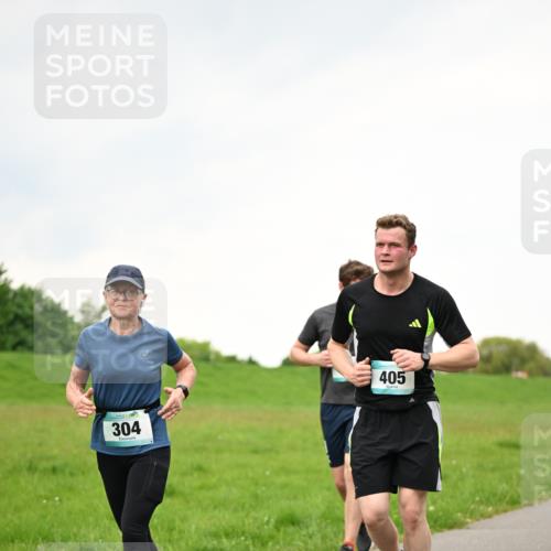 10.05.2026 - 8. Wedeler Halbmarathon Dr. Thomas Lammeyer http://msf.ph/oto/9714693 10.05.2026 12:22:00 Laufen 304, 405 meine-sportfotos.de