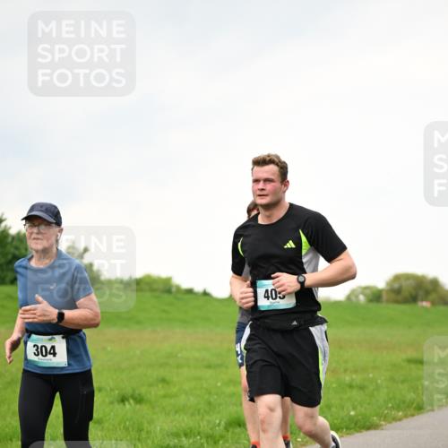 10.05.2026 - 8. Wedeler Halbmarathon Dr. Thomas Lammeyer http://msf.ph/oto/9714699 10.05.2026 12:22:00 Laufen 304, 405 meine-sportfotos.de