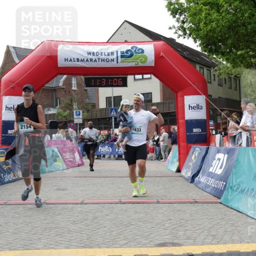 10.05.2026 - 8. Wedeler Halbmarathon Yannick Fuchs http://msf.ph/oto/9714772 10.05.2026 11:31:05 Ziel 433, 873, 910, 981, 2154 meine-sportfotos.de