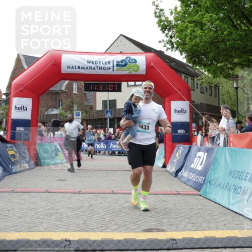 10.05.2026 - 8. Wedeler Halbmarathon Yannick Fuchs http://msf.ph/oto/9714788 10.05.2026 11:31:06 Ziel 433, 852, 910, 981, 2154 meine-sportfotos.de