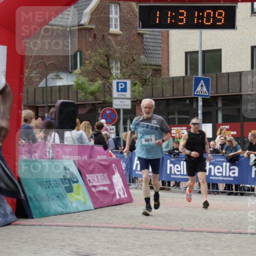 10.05.2026 - 8. Wedeler Halbmarathon Yannick Fuchs http://msf.ph/oto/9714805 10.05.2026 11:31:07 Ziel 433, 852, 910, 981, 2154 meine-sportfotos.de
