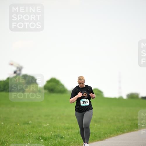 10.05.2026 - 8. Wedeler Halbmarathon Dr. Thomas Lammeyer http://msf.ph/oto/9714806 10.05.2026 12:23:59 Laufen 253 meine-sportfotos.de