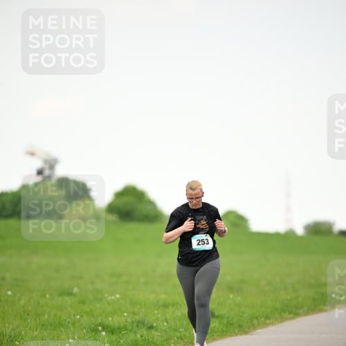 10.05.2026 - 8. Wedeler Halbmarathon Dr. Thomas Lammeyer http://msf.ph/oto/9714807 10.05.2026 12:23:59 Laufen 253 meine-sportfotos.de