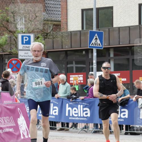 10.05.2026 - 8. Wedeler Halbmarathon Yannick Fuchs http://msf.ph/oto/9714808 10.05.2026 11:31:08 Ziel 433, 852, 910, 981, 2154 meine-sportfotos.de