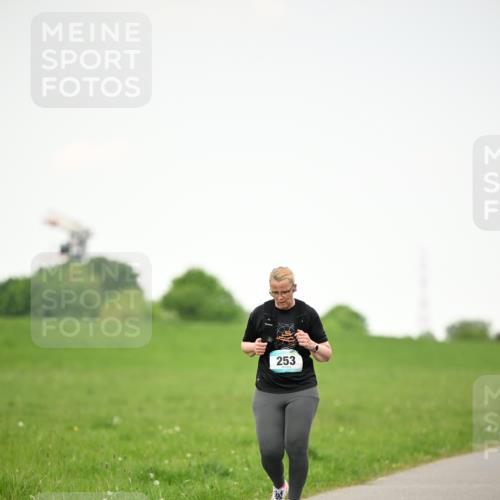 10.05.2026 - 8. Wedeler Halbmarathon Dr. Thomas Lammeyer http://msf.ph/oto/9714809 10.05.2026 12:23:59 Laufen 253 meine-sportfotos.de