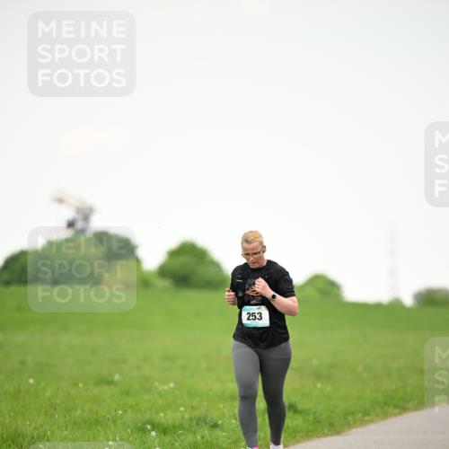 10.05.2026 - 8. Wedeler Halbmarathon Dr. Thomas Lammeyer http://msf.ph/oto/9714811 10.05.2026 12:23:59 Laufen 253 meine-sportfotos.de