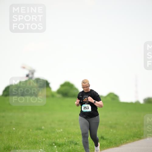 10.05.2026 - 8. Wedeler Halbmarathon Dr. Thomas Lammeyer http://msf.ph/oto/9714812 10.05.2026 12:23:59 Laufen 253 meine-sportfotos.de