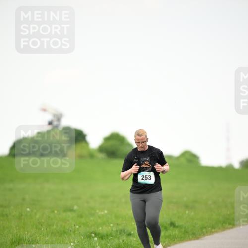 10.05.2026 - 8. Wedeler Halbmarathon Dr. Thomas Lammeyer http://msf.ph/oto/9714814 10.05.2026 12:24:00 Laufen 253 meine-sportfotos.de
