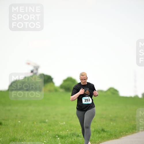 10.05.2026 - 8. Wedeler Halbmarathon Dr. Thomas Lammeyer http://msf.ph/oto/9714816 10.05.2026 12:24:00 Laufen 253 meine-sportfotos.de