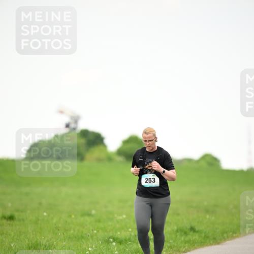 10.05.2026 - 8. Wedeler Halbmarathon Dr. Thomas Lammeyer http://msf.ph/oto/9714818 10.05.2026 12:24:00 Laufen 253 meine-sportfotos.de