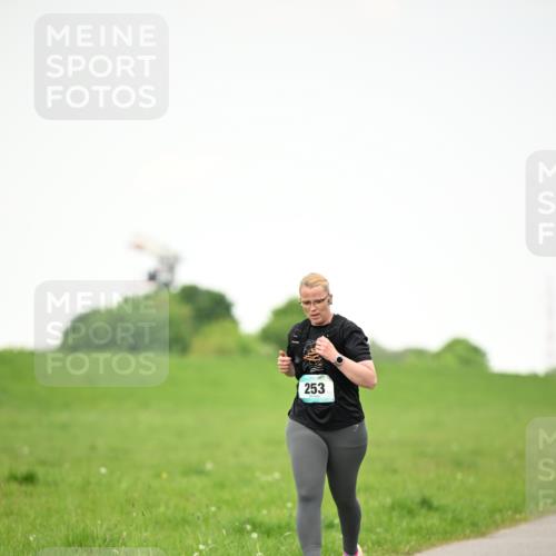 10.05.2026 - 8. Wedeler Halbmarathon Dr. Thomas Lammeyer http://msf.ph/oto/9714820 10.05.2026 12:24:00 Laufen 253 meine-sportfotos.de