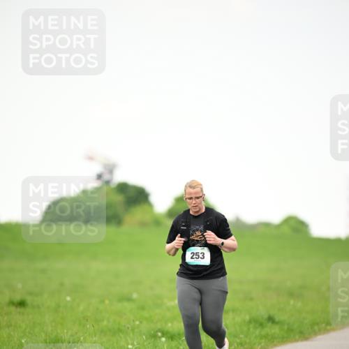 10.05.2026 - 8. Wedeler Halbmarathon Dr. Thomas Lammeyer http://msf.ph/oto/9714821 10.05.2026 12:24:00 Laufen 253 meine-sportfotos.de