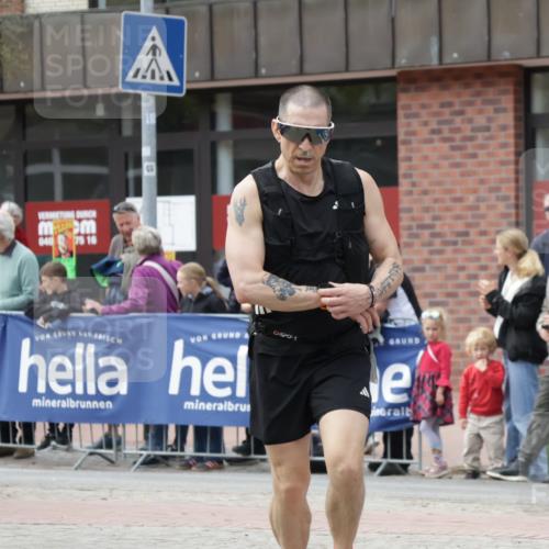 10.05.2026 - 8. Wedeler Halbmarathon Yannick Fuchs http://msf.ph/oto/9714822 10.05.2026 11:31:09 Ziel 852, 910, 981, 2154 meine-sportfotos.de