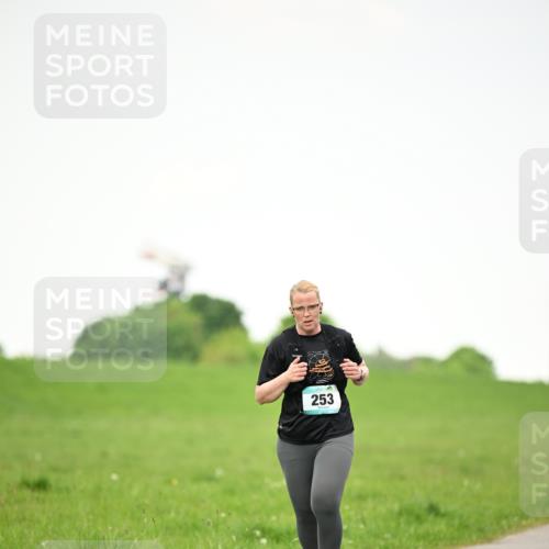 10.05.2026 - 8. Wedeler Halbmarathon Dr. Thomas Lammeyer http://msf.ph/oto/9714823 10.05.2026 12:24:00 Laufen 253 meine-sportfotos.de