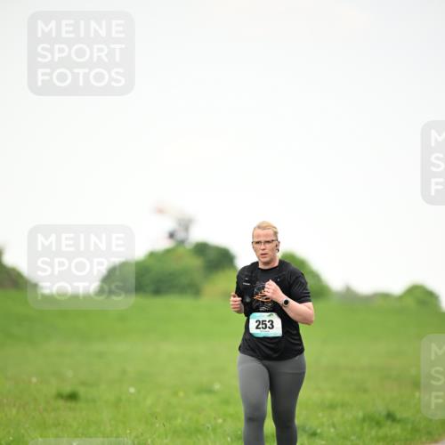 10.05.2026 - 8. Wedeler Halbmarathon Dr. Thomas Lammeyer http://msf.ph/oto/9714826 10.05.2026 12:24:01 Laufen 253 meine-sportfotos.de